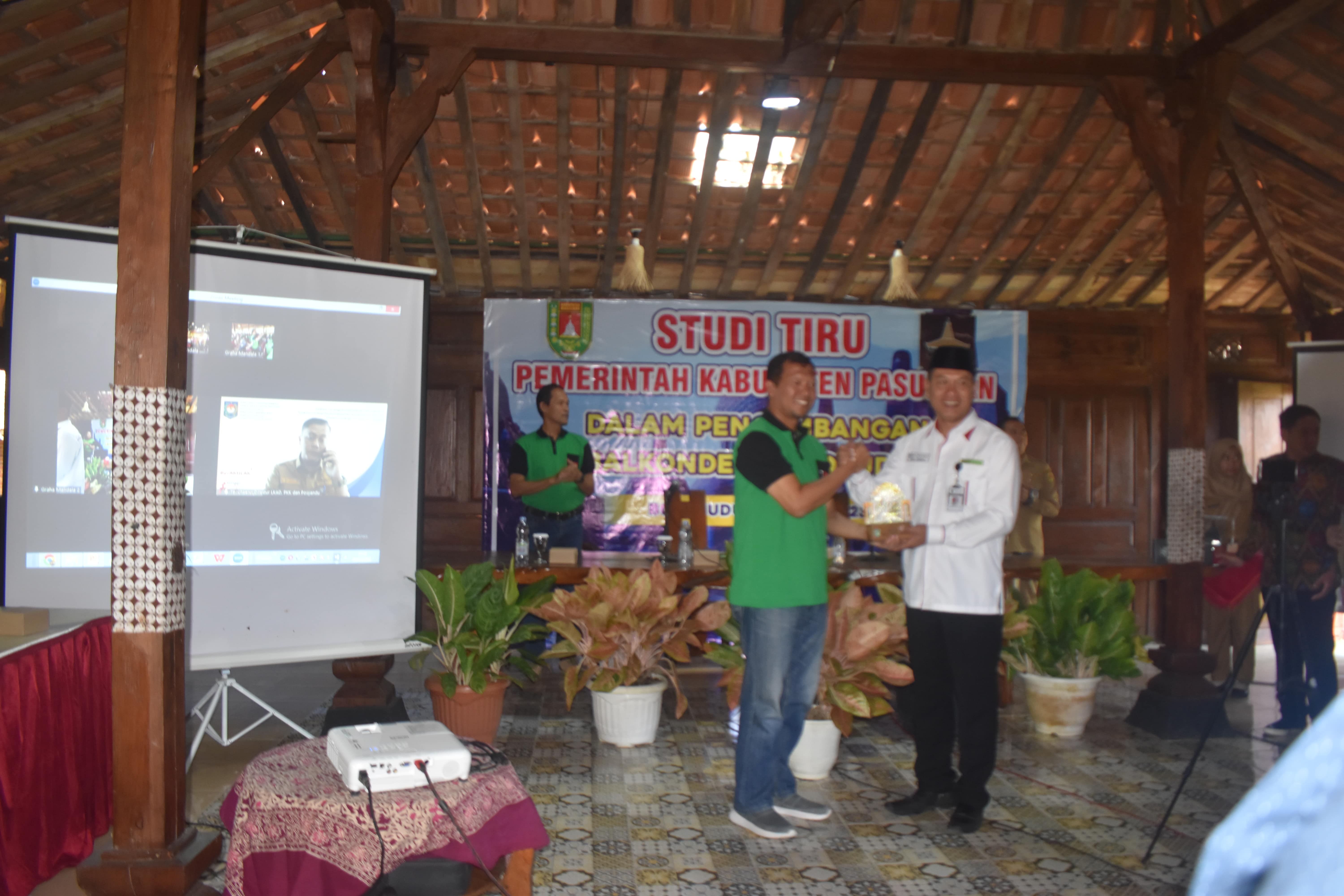 Studi Tiru Balkondes