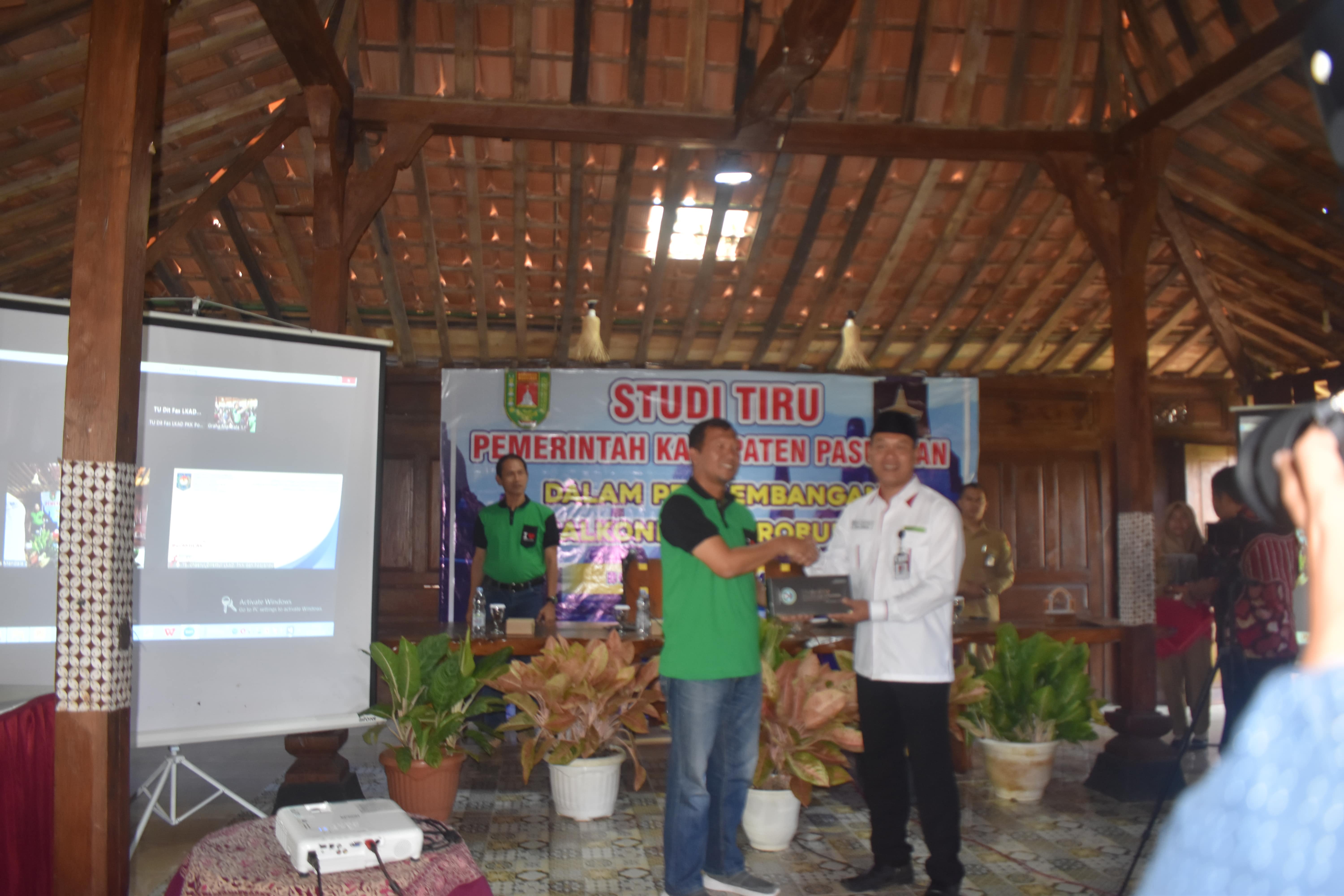 Studi Tiru Balkondes