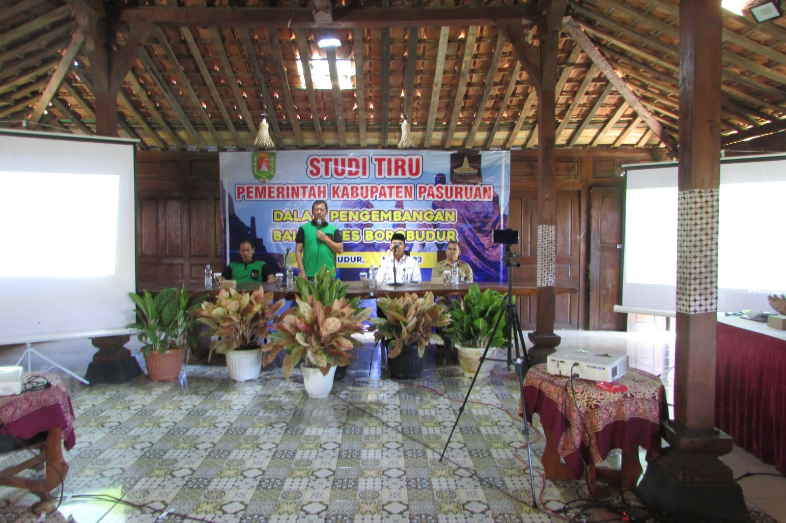 Studi Tiru Balkondes